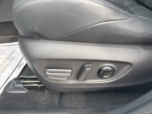 Used 2024 Toyota Venza Limited image 35