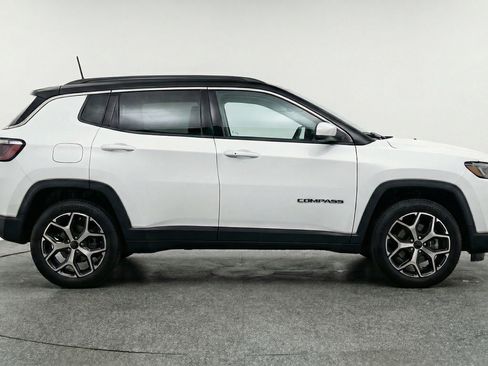 Used 2025 Jeep Compass Limited image 11