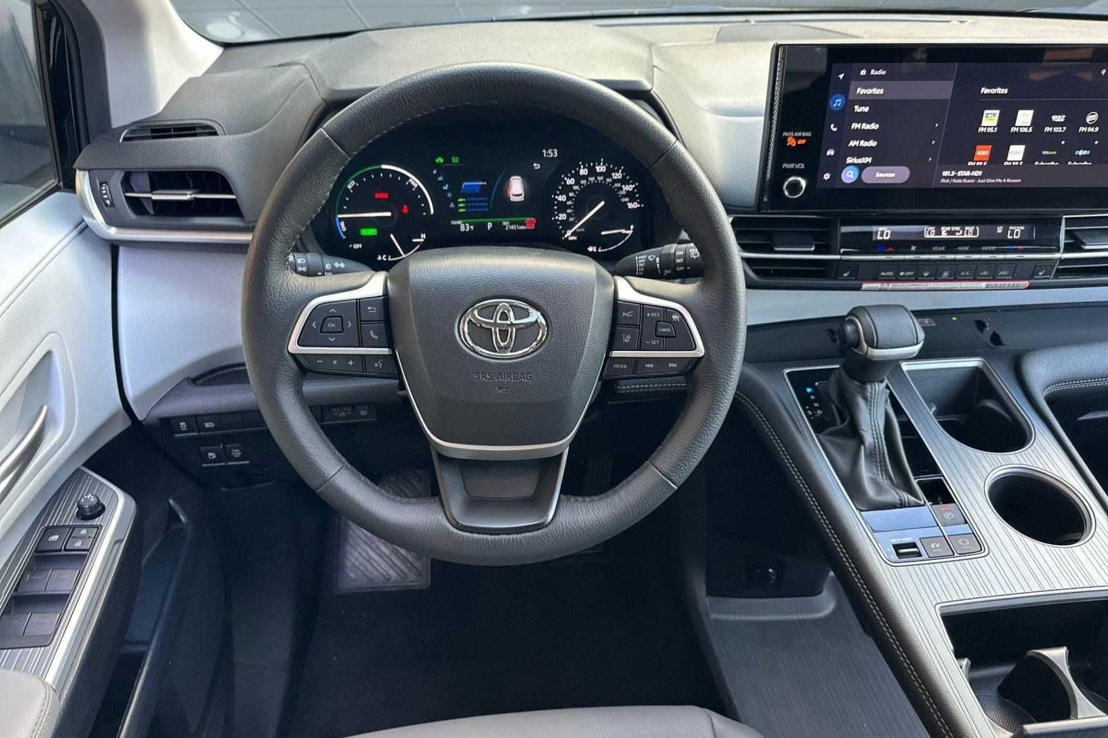 Used 2026 Toyota Sienna XLE FWD image 30