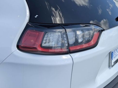 Used 2019 Jeep Cherokee Limited w/ Technology Group image 18