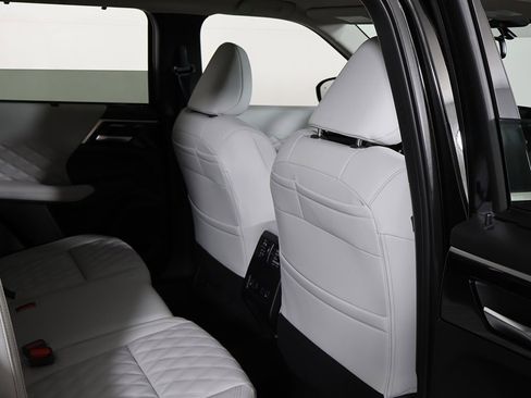 New 2025 Mitsubishi Outlander SEL image 34