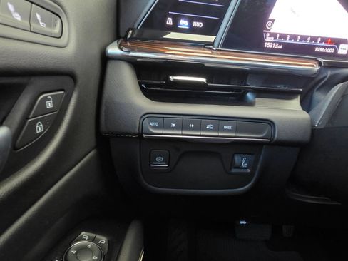 Used 2023 Cadillac Escalade ESV Premium Luxury AWD/4WD image 41