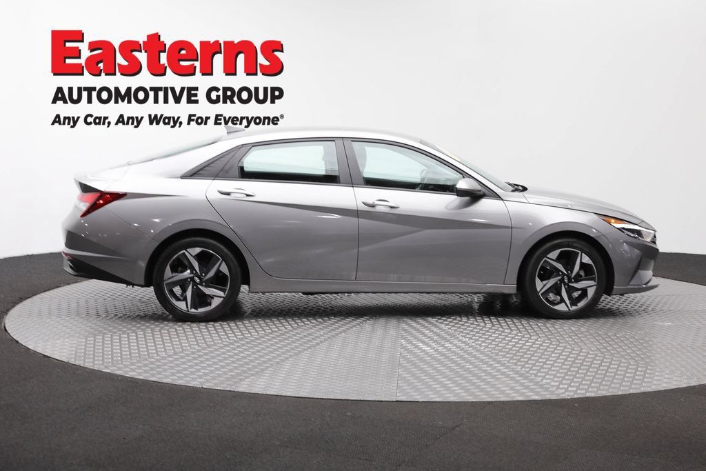 Used 2023 Hyundai Elantra SEL w/ Convenience Package FWD image 4