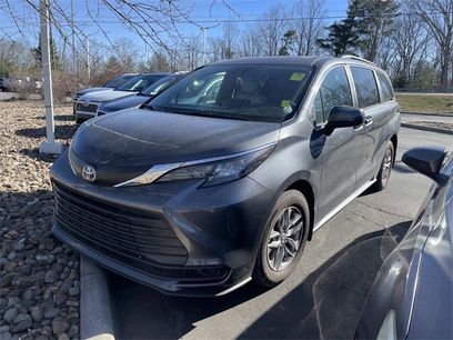 Used 2025 Toyota Sienna LE