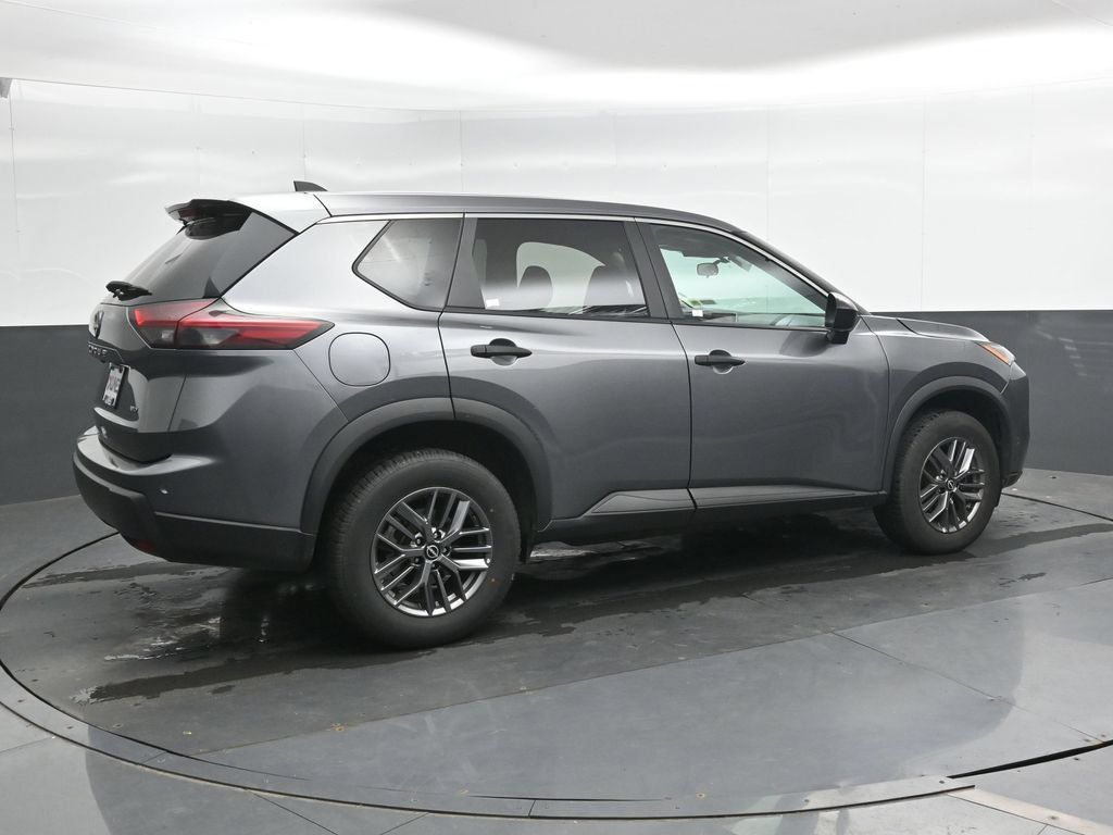 Used 2024 Nissan Rogue S AWD/4WD image 3
