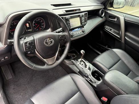 Used 2018 Toyota RAV4 SE w/ Power Extra Value Package FWD image 10