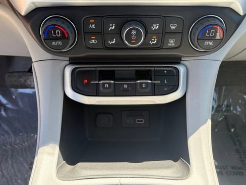Used 2023 GMC Acadia SLT w/ Preferred Package AWD/4WD image 16