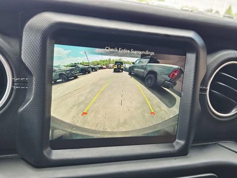 Used 2023 Jeep Wrangler Unlimited Sahara w/ Cold Weather Group image 34