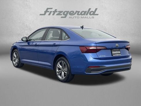 Used 2024 Volkswagen Jetta SE image 8