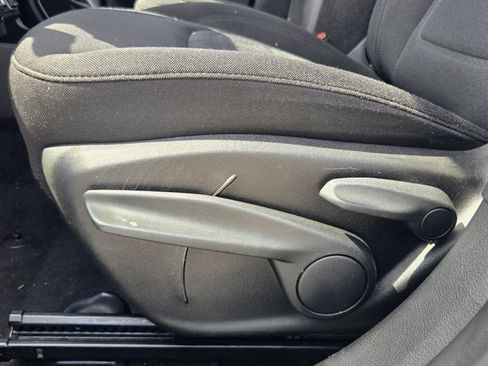 Used 2022 Jeep Renegade Latitude AWD/4WD image 9
