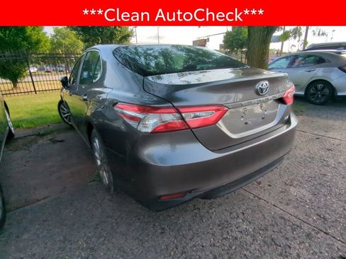 Used 2018 Toyota Camry LE FWD image 4