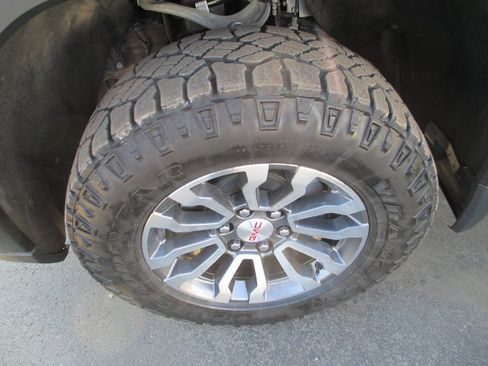 Used 2023 GMC Sierra 1500 AT4 w/ AT4 Premium Package image 13