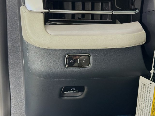 New 2026 Lincoln Navigator Reserve AWD/4WD image 10