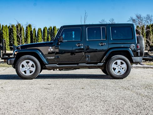 Used 2012 Jeep Wrangler Unlimited Sahara w/ Connectivity Group image 4