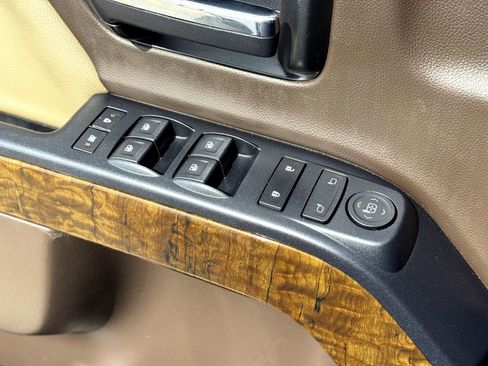 Used 2018 Chevrolet Silverado 1500 LT w/ Texas Edition image 13