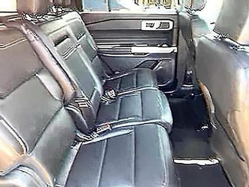 Used 2024 Ford Explorer XLT w/ Equipment Group 202A RWD image 4