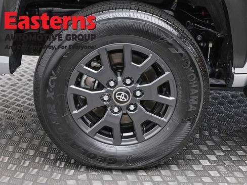 Used 2025 Toyota 4Runner SR5 AWD/4WD image 30