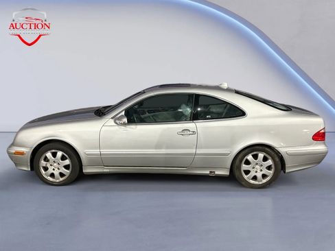 Used 2000 Mercedes-Benz CLK 320 Coupe image 2