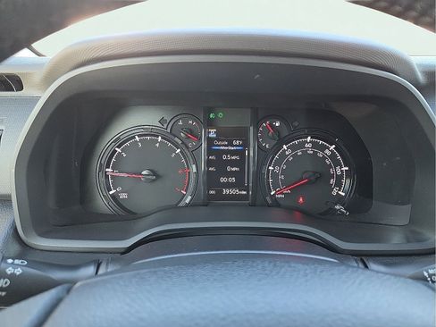 Used 2024 Toyota 4Runner SR5 AWD/4WD image 23