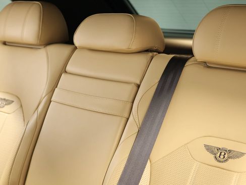 Used 2021 Bentley Bentayga AWD/4WD image 59