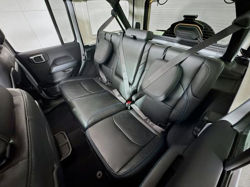 Used 2024 Jeep Wrangler High Altitude AWD/4WD image 23