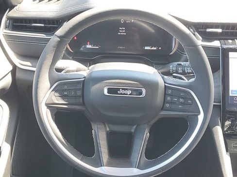 Used 2024 Jeep Grand Cherokee Limited AWD/4WD image 14