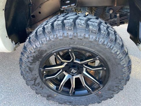 Used 2023 Nissan Titan SV w/ SV Convenience Package AWD/4WD image 11