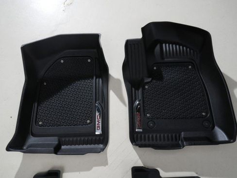 Used 2024 GMC Sierra 1500 AT4X image 95