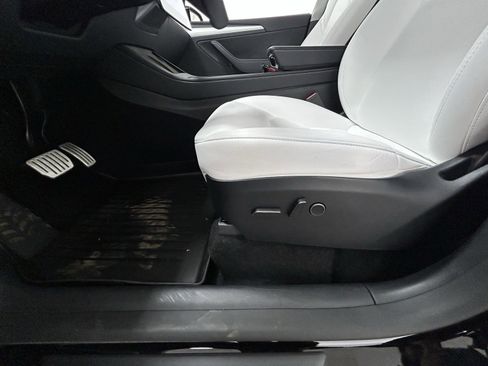 Used 2024 Tesla Model Y Performance image 25