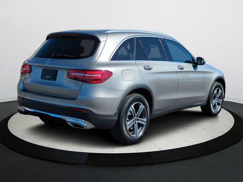 Used 2019 Mercedes-Benz GLC 300 4MATIC image 4
