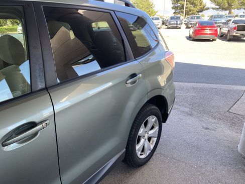 Used 2014 Subaru Forester 2.5i Premium w/ All-Weather Package AWD/4WD image 47