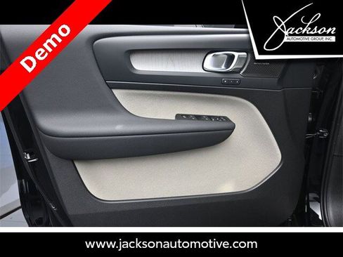 New 2025 Volvo XC40 B5 Ultra image 17