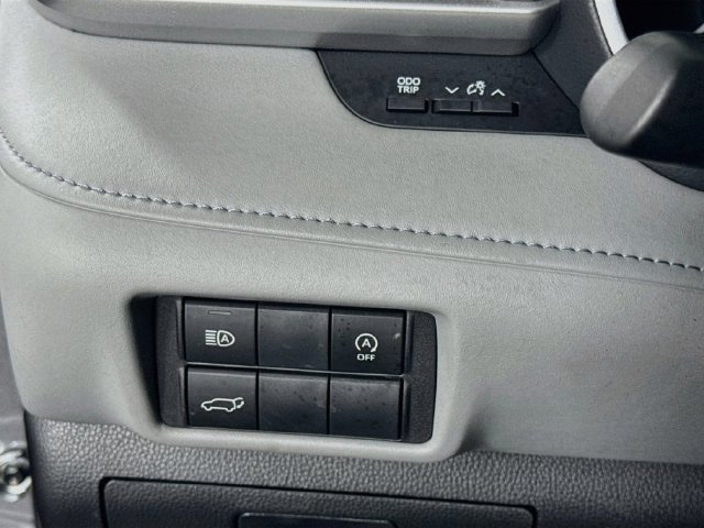 Used 2023 Toyota Highlander XLE FWD image 10
