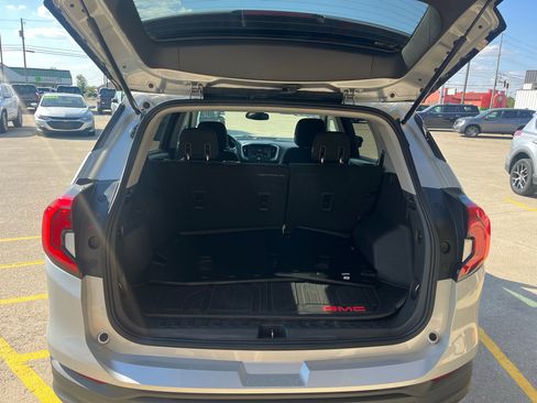 Used 2020 GMC Terrain SLE w/ Driver Convenience Package image 11