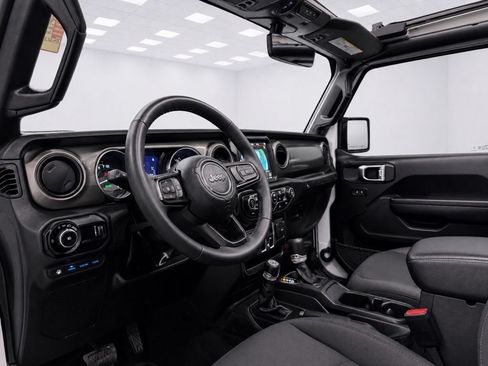 Used 2023 Jeep Wrangler Unlimited w/ Sun & Screen Package AWD/4WD image 38
