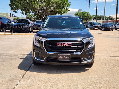Certified 2024 GMC Terrain SLE AWD/4WD image 3