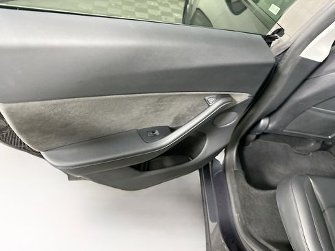 Used 2024 Tesla Model Y Long Range AWD/4WD image 26