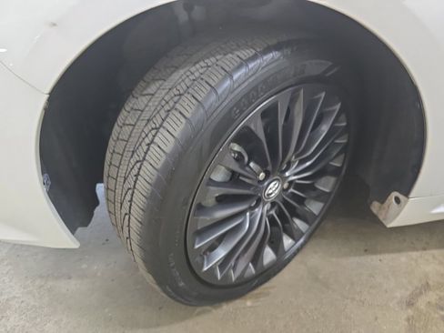 Used 2018 Toyota Avalon Touring w/ Carpet Mat Package FWD image 33
