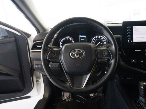 Used 2021 Toyota Camry SE FWD image 12