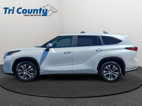 Used 2023 Toyota Highlander XLE FWD image 5
