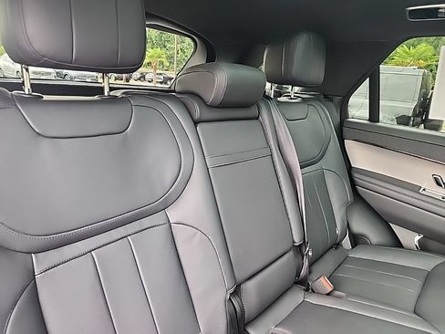 Used 2025 Land Rover Range Rover Sport SE AWD/4WD image 18