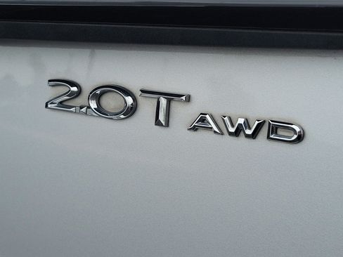 Used 2019 Lincoln Nautilus Premier AWD/4WD image 32