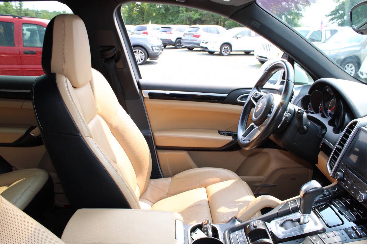 Used 2018 Porsche Cayenne Platinum Edition AWD/4WD image 11
