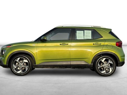 Certified 2024 Hyundai Venue SEL image 3