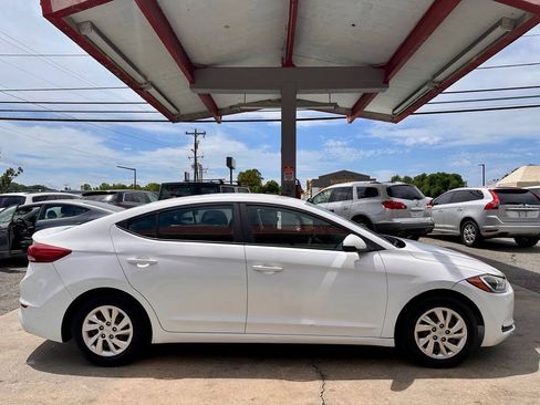 Used 2018 Hyundai Elantra SE FWD image 6