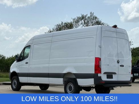 Used 2025 Mercedes-Benz Sprinter 2500 image 4