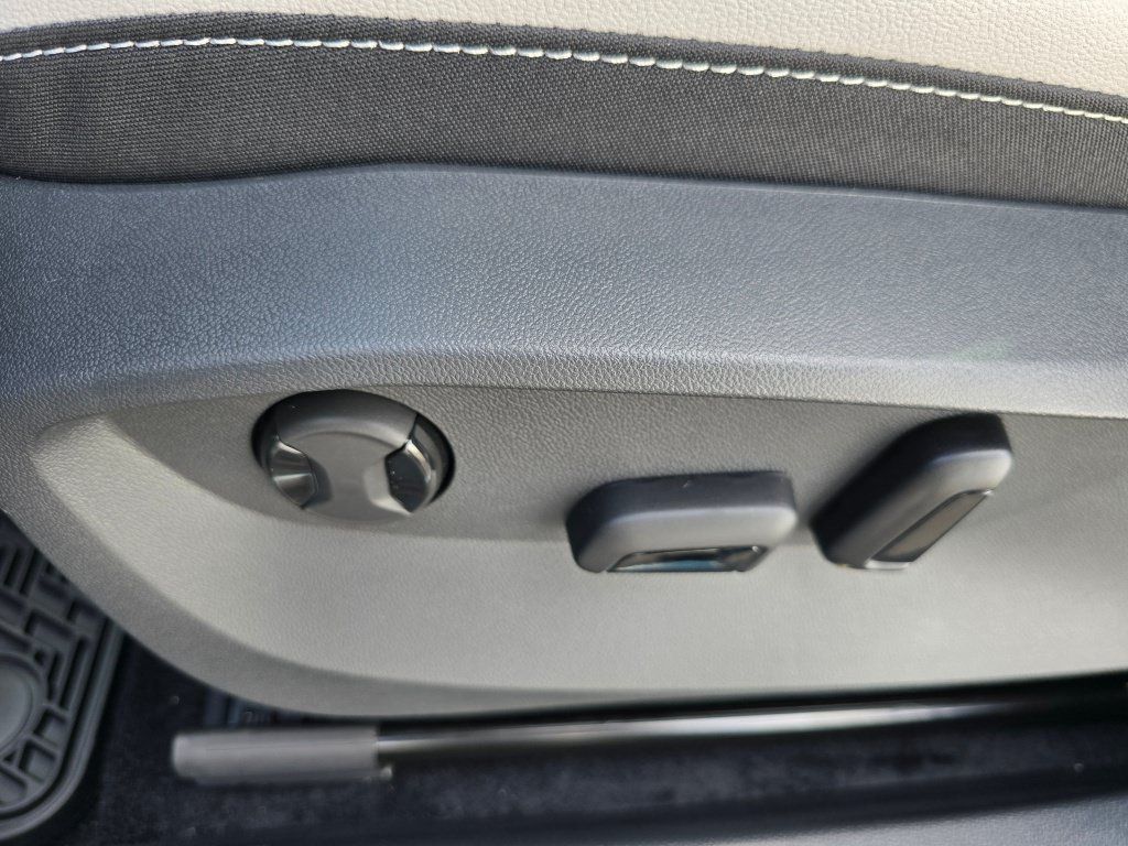 New 2026 Volkswagen Taos SE AWD/4WD image 21