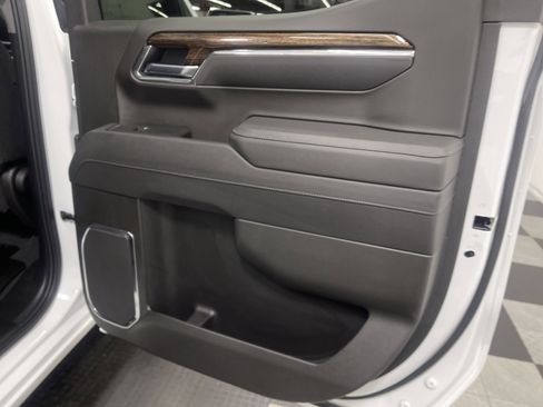 Used 2025 GMC Sierra 1500 Elevation image 18