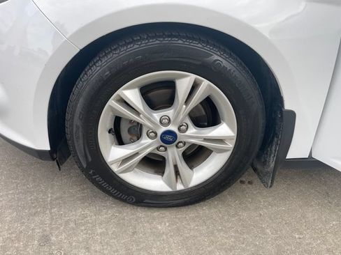 Used 2014 Ford Focus SE w/ SE Winter Package FWD image 26