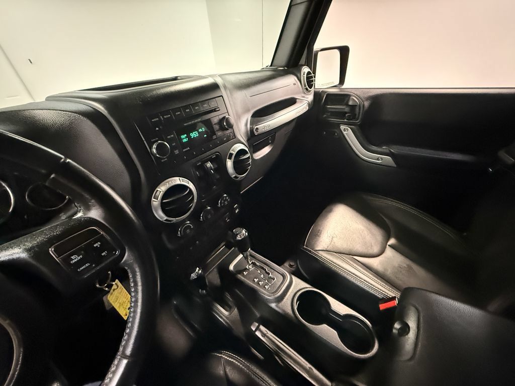 Used 2018 Jeep Wrangler Unlimited Sahara AWD/4WD image 82